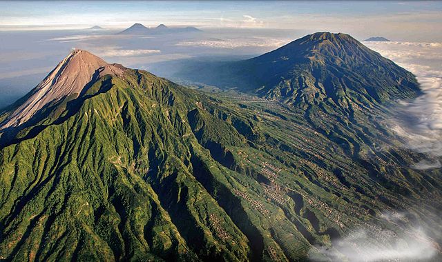 By Brigitte Werner (werner22brigitte on Pixabay) https://pixabay.com/en/users/werner22brigitte/ - https://pixabay.com/en/mount-merapi-volcano-indonesia-lava-113620/, CC0, https://commons.wikimedia.org/w/index.php?curid=30016817